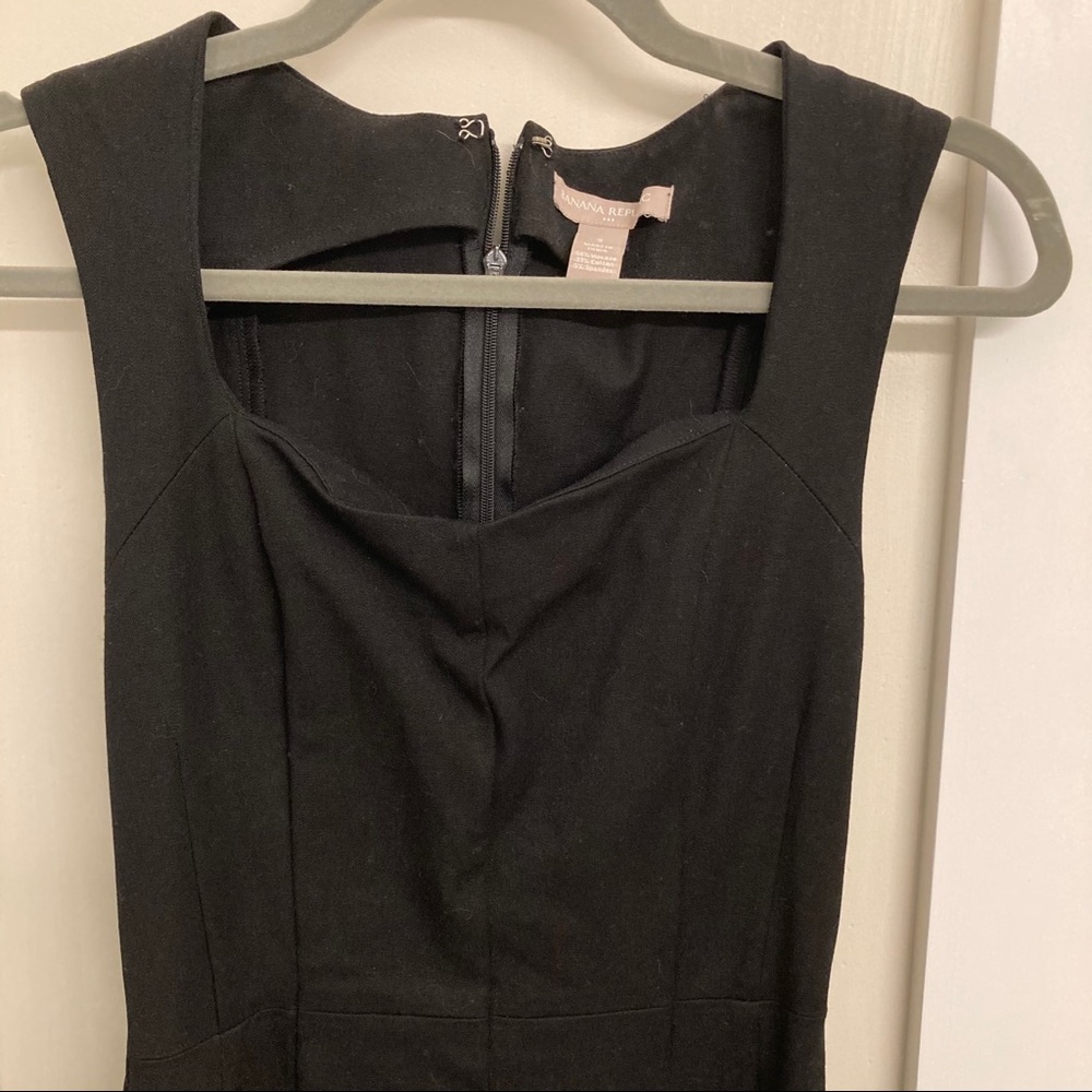 Banana republic body con dress with jewel neckline